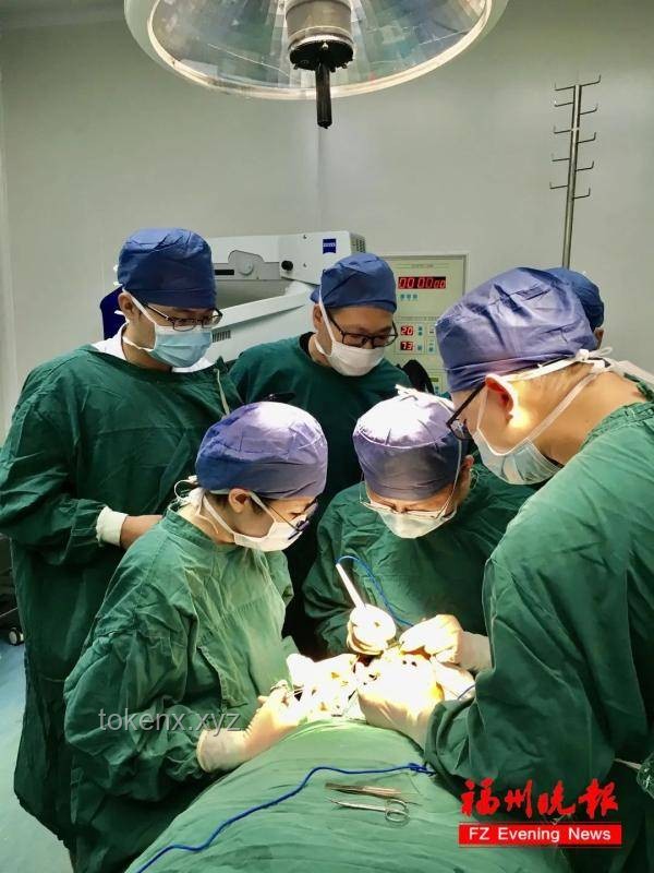**卫健部门调查口腔医生跨界做隆胸手术：我的亲历与警示**